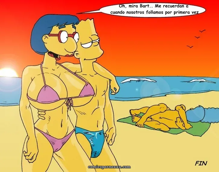 En la Playa con Marge (Milhouse Penetra a Marge Simpson) - Página 11